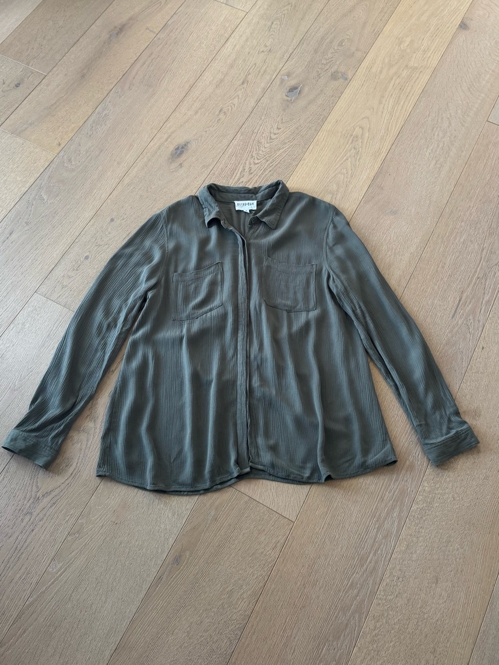 Olive + Oak Lightweight Gauze Button-Up Shirt in Sage Green Medium
